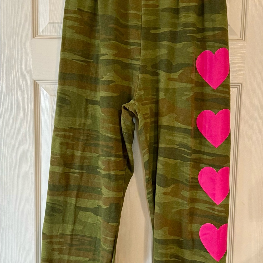 NWT Aviator Nation W SZ L. Camo and heart sweat pants ❤️ Sold out everywhere. - Picture 6 of 7